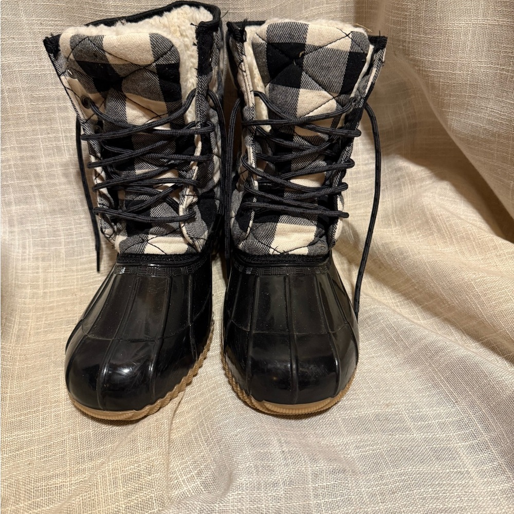 Olivia Miller Black and White Ankle Boots